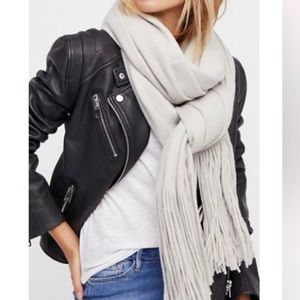 Free People “Kolby” light grey, cozy oversized Scarf or Wrap
